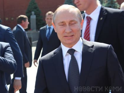 Правительство и администрация президента России сложили свои полномочия