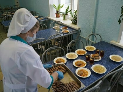 Врач посоветовала есть в жару чаще трёх раз в день