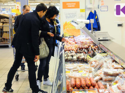 В Коми за неделю подешевели колбаса и огурцы, но подорожали сливочное масло и гречка