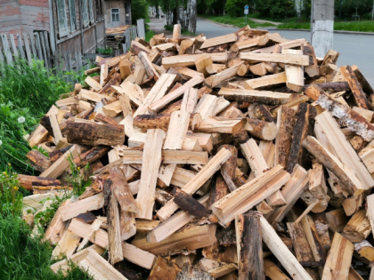 В Коми для жителей домов с печным отоплением сохранят льготы на дрова