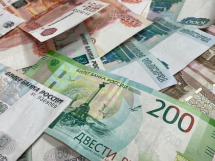 И работающим, и неработающим. Эту сумму добавят к пенсии абсолютно всем пенсионерам