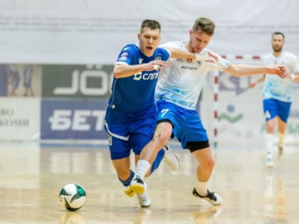 Спортивное зрелище в Сыктывкаре: мини-футбольная битва команд из Коми