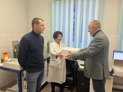 Печорская больница обновила газовый хроматограф и окна благодаря депутату 