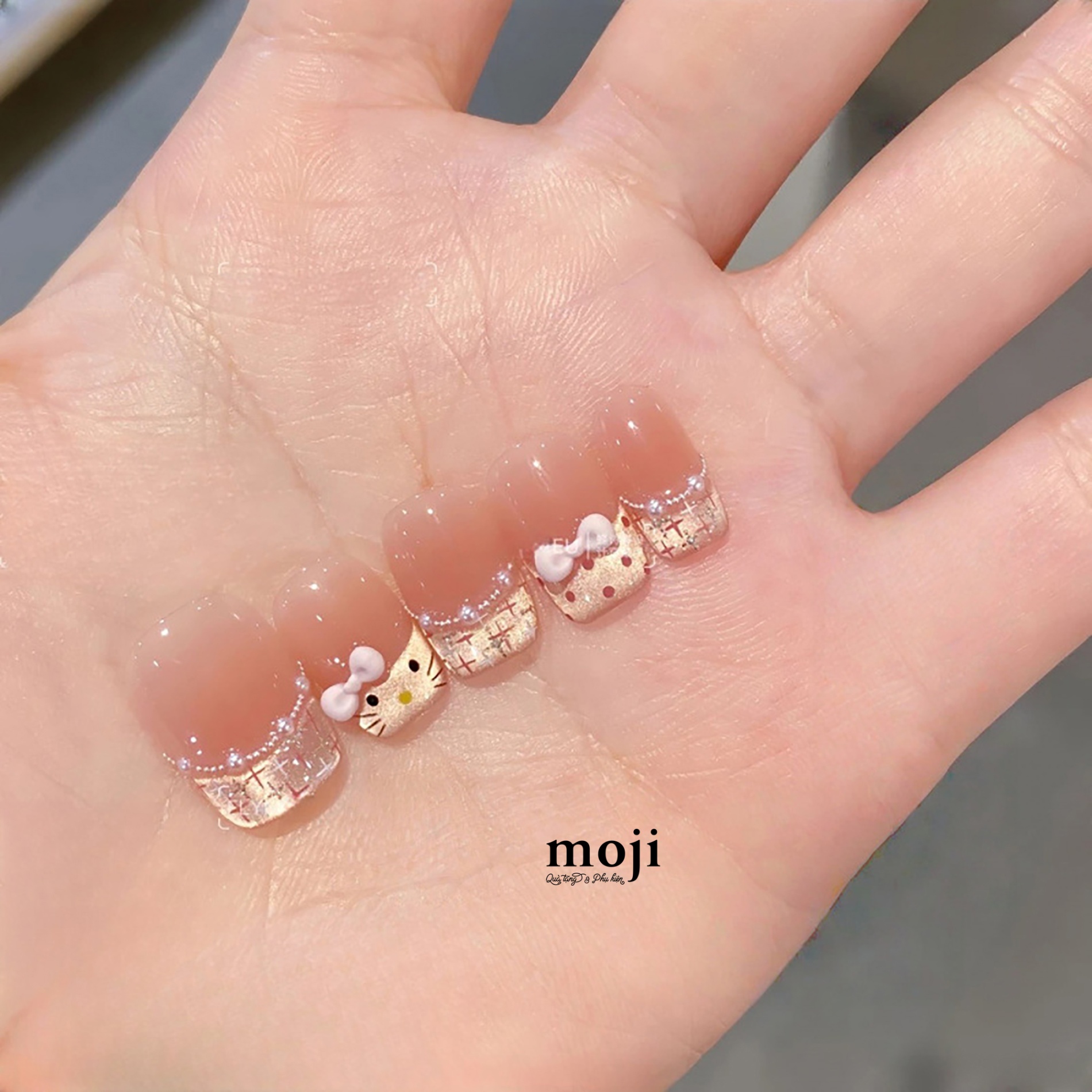 Móng tay giả Sanrio family Hello Kitty face bow đính đá French manicure S172 set10
