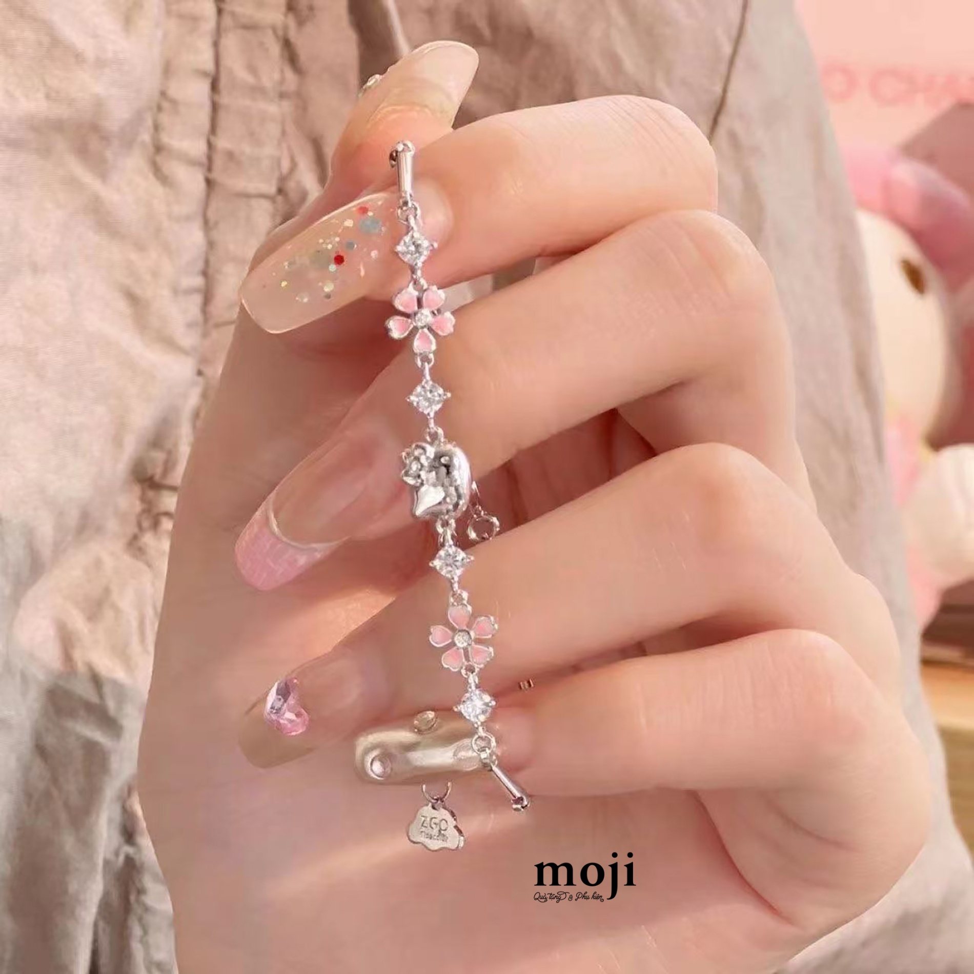 A.840 Vòng đeo tay Sanrio family Hello Kitty flower đính đá