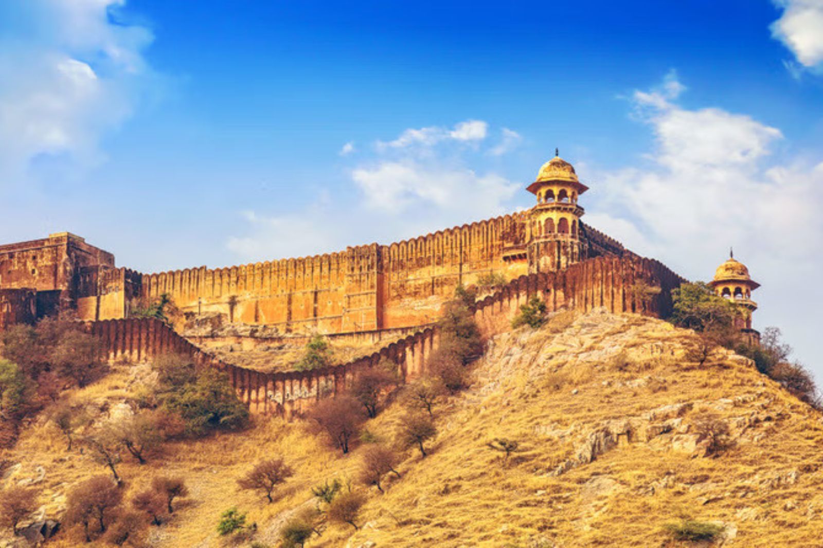 Jaigarh Fort Jaipur - Jaivana cannon and defensive ramparts