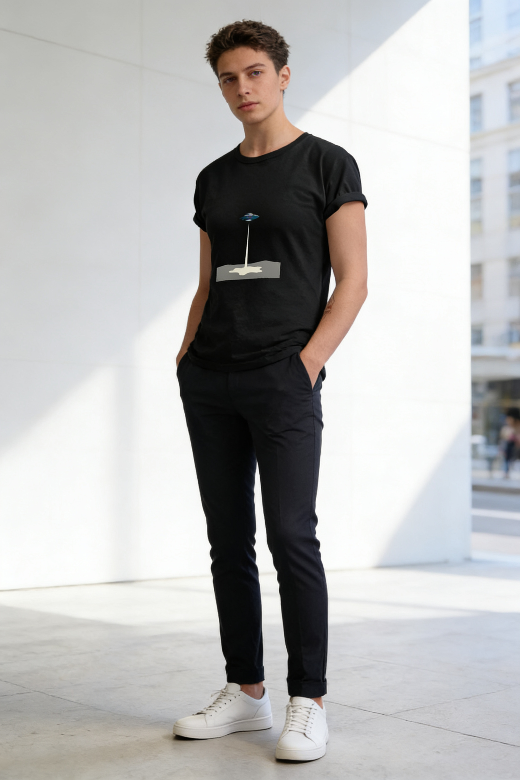 Modelo vestindo camiseta Stack com caimento perfeito em look casual