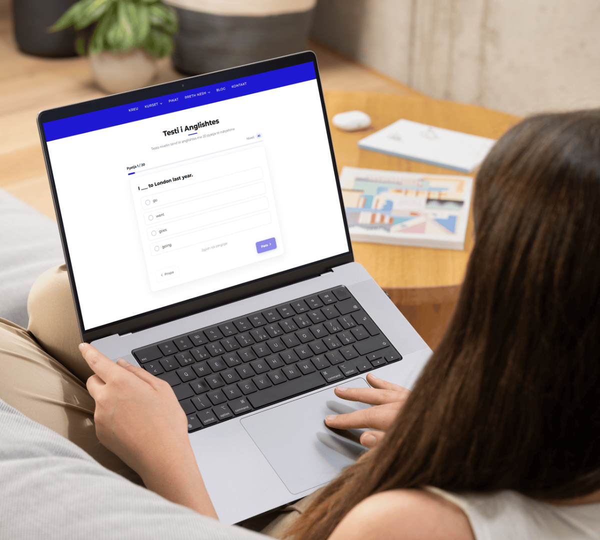 Testo Anglishten online nga shtepia