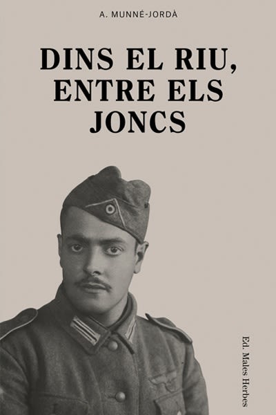 Dins el riu, entre els joncs