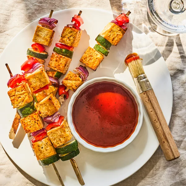 Brochettes de tofu et de légumes barbecue à la friteuse à air