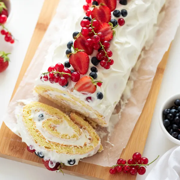 Bûche de Noël aux baies, mascarpone et vanille