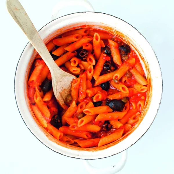 Pennes sauce puttanesca façon « one pot »