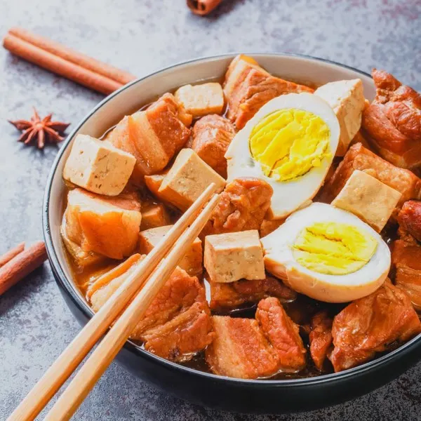 Ragoût de porc aux œufs (Kai palo)   