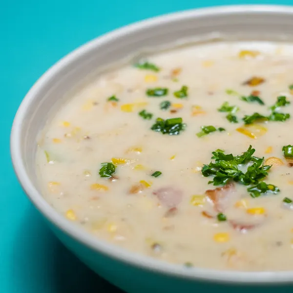 Chaudrée de maïs, lardons et poireau