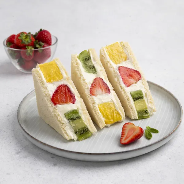 Sandwich aux fruits à la japonaise (fruit sando)