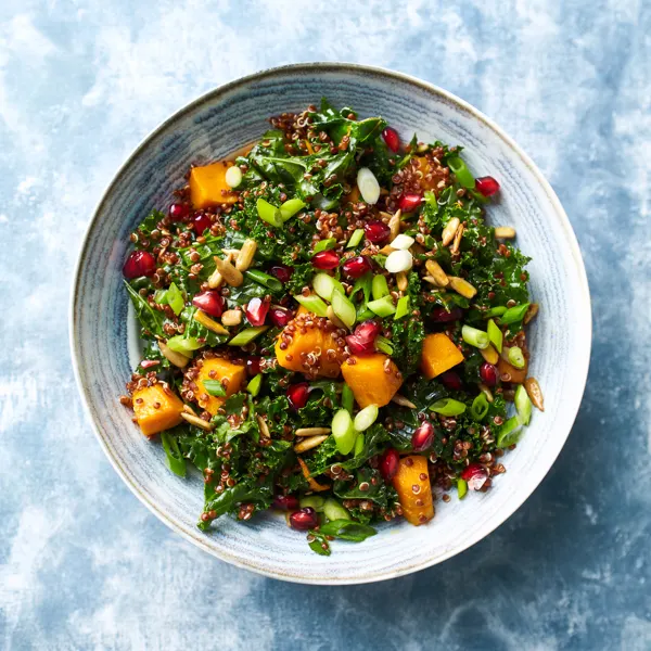 Salade fattouche au kale et à la grenade