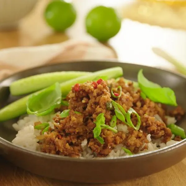 Sauté thaï de PVT et basilic