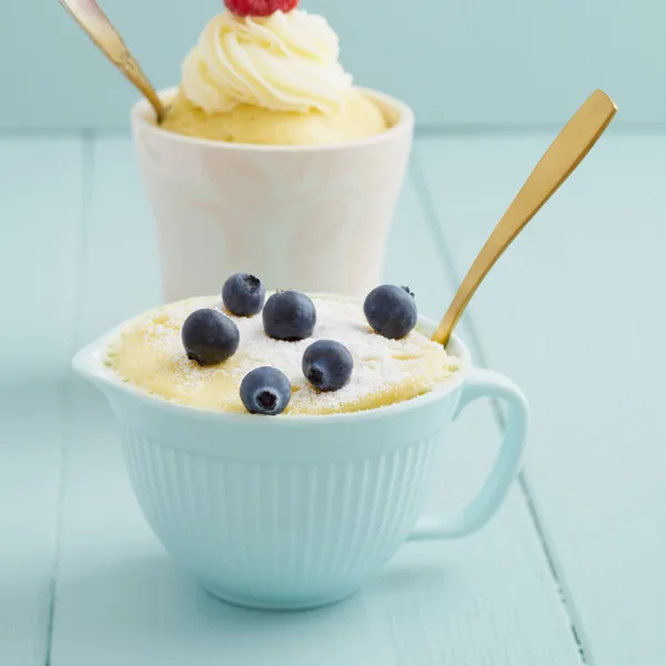 Gâteau à la vanille dans une tasse (mug cake)