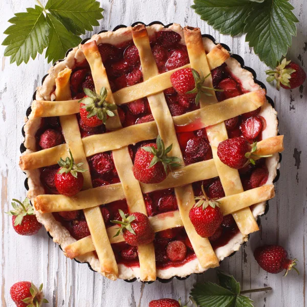 Tarte aux fraises et &agrave; la rhubarbe