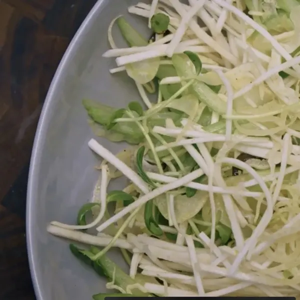 Salade croquante aux deux céleris