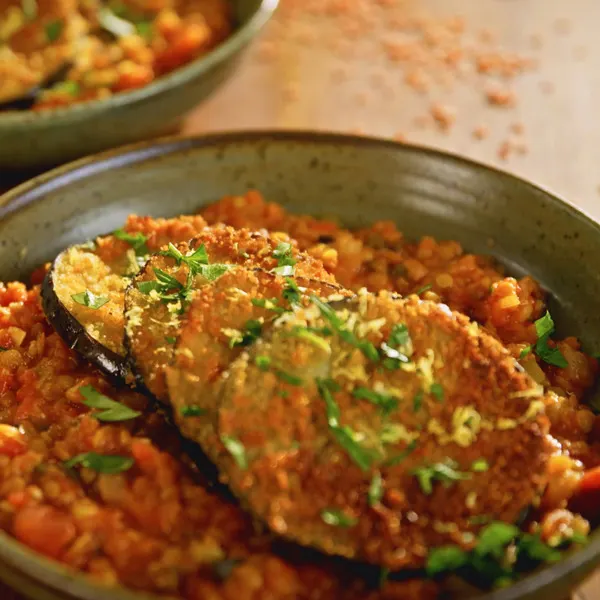 Aubergines panées et mijoté de lentilles à la puttanesca