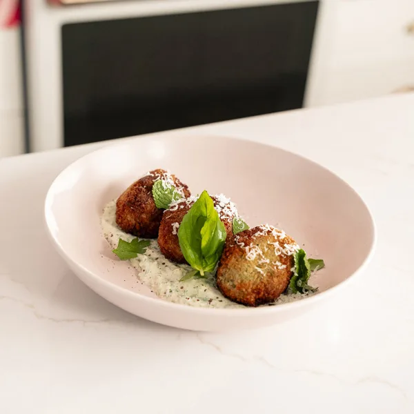 Falafel, sauce au yogourt et herbes