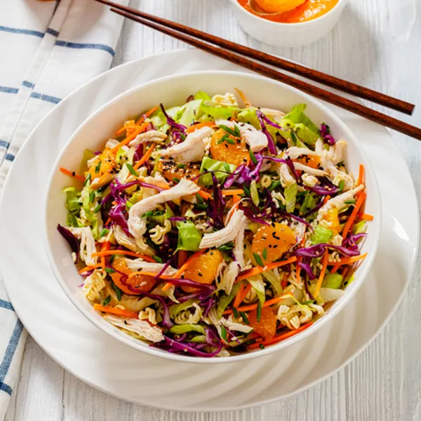 Salade asiatique aux choux de Bruxelles et poulet (ou tofu)