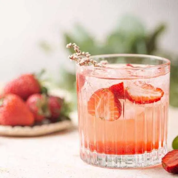 Cocktail aux queues de fraises