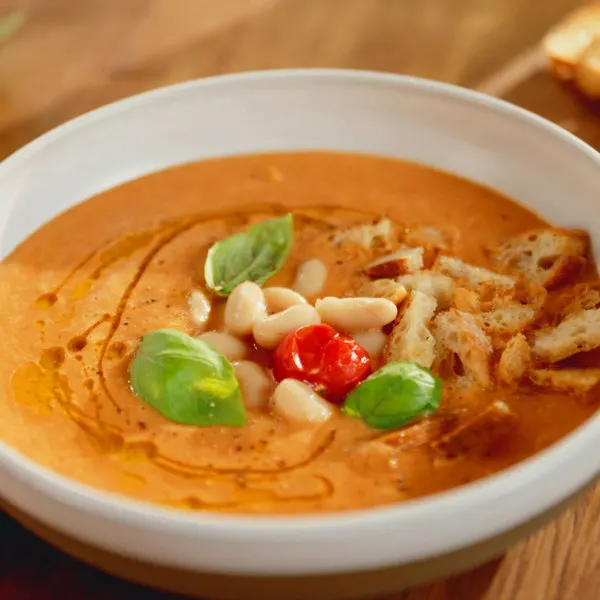 Soupe aux tomates rôties et haricots blancs