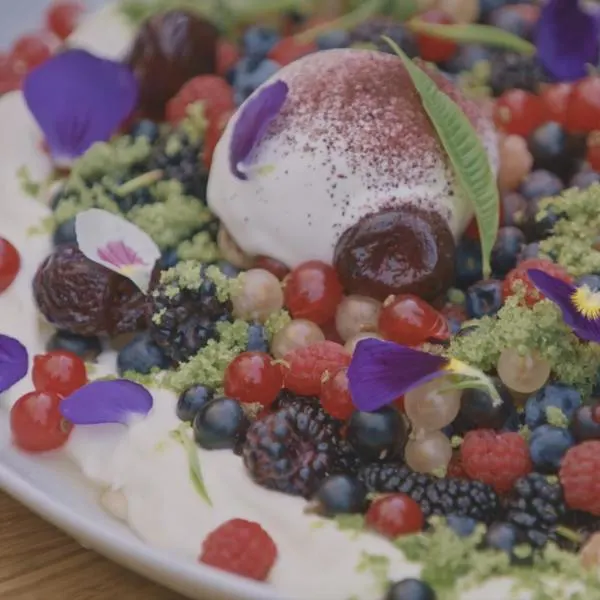 Salade de petits fruits, crème au citron