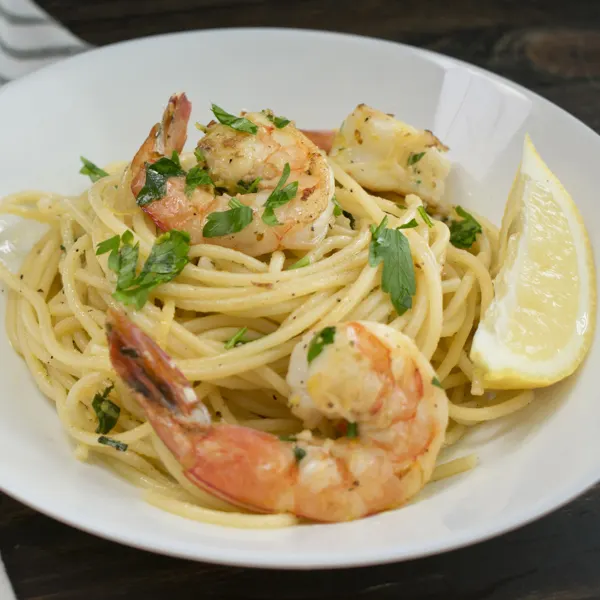 Pâtes aux herbes et aux crevettes