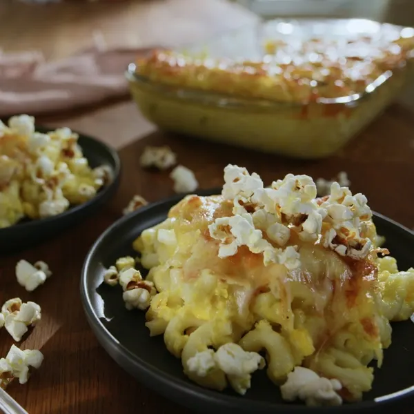 Macaronis au fromage et maïs soufflé