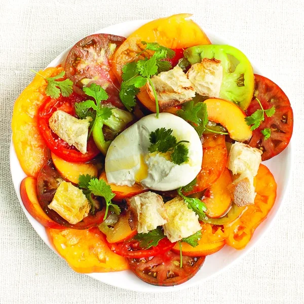 Salade tomates, pêches et burrata