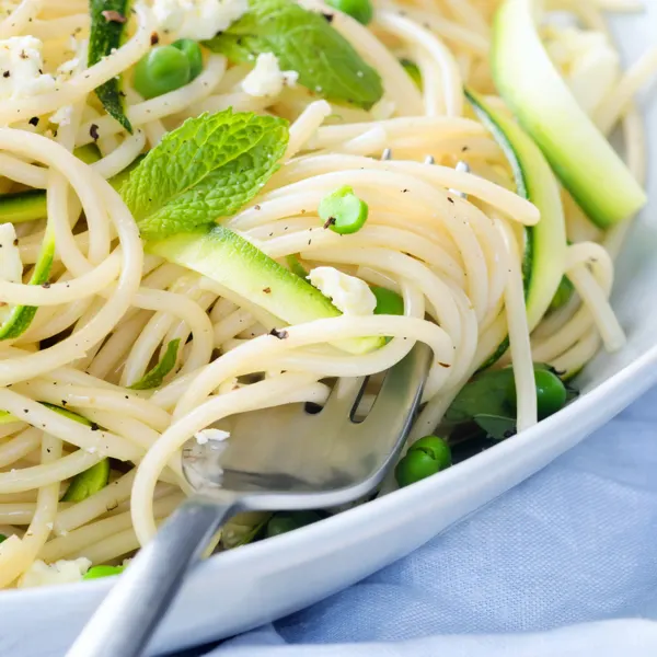 Fusillis pesto, courgettes et feta