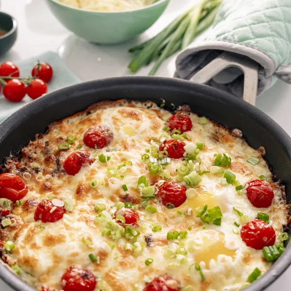 Hash déjeuner avec steak et œuf