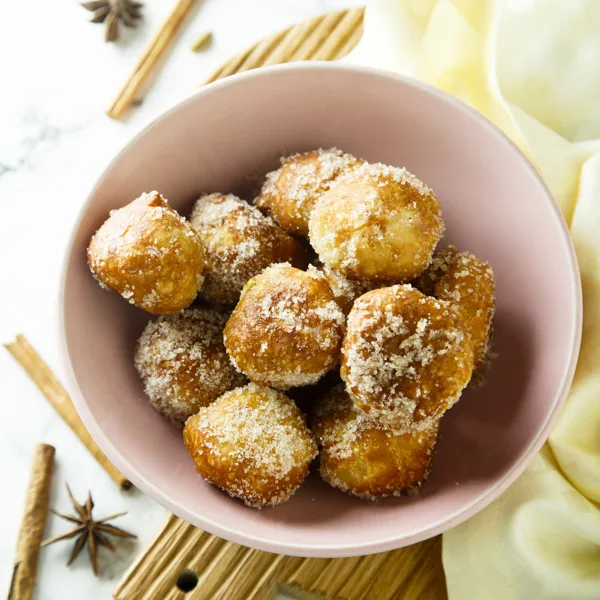 Trous de beigne au sucre à la cannelle