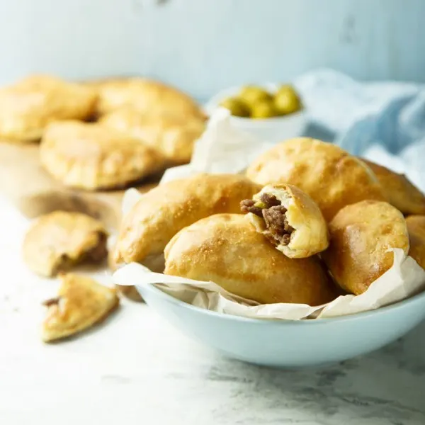Empanadas de carne mechada (bœuf effiloché)  