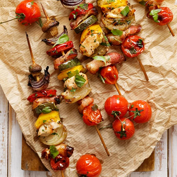 Taboulé à la pêche et brochettes de porc
