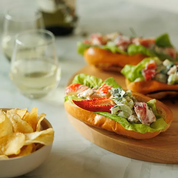 Guédille au homard et aux cornichons