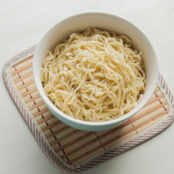 Ramen cacio e pepe (ramen au poivre et au fromage)