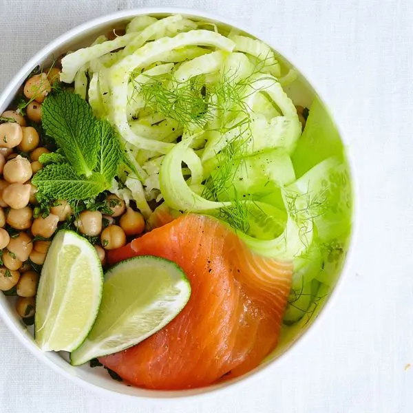 Salade de pois chiches et de saumon fumé