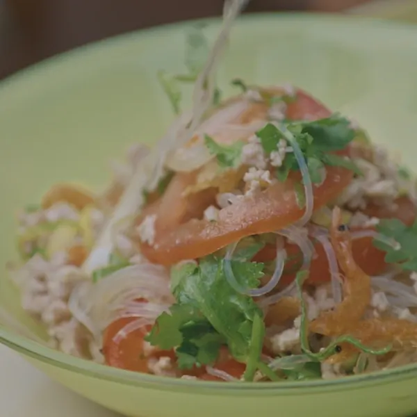 Salade de nouilles cellophane au porc