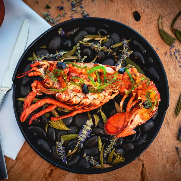 Homard cuit au gin de bleuets sauvages