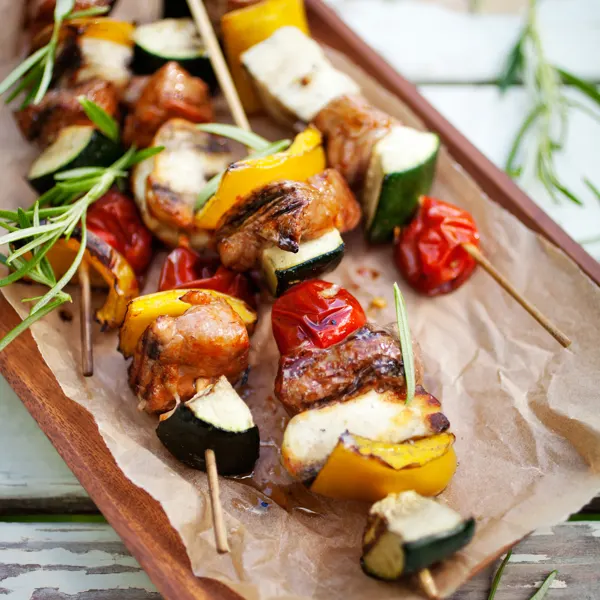 Brochettes d'esturgeon frais et fumé 