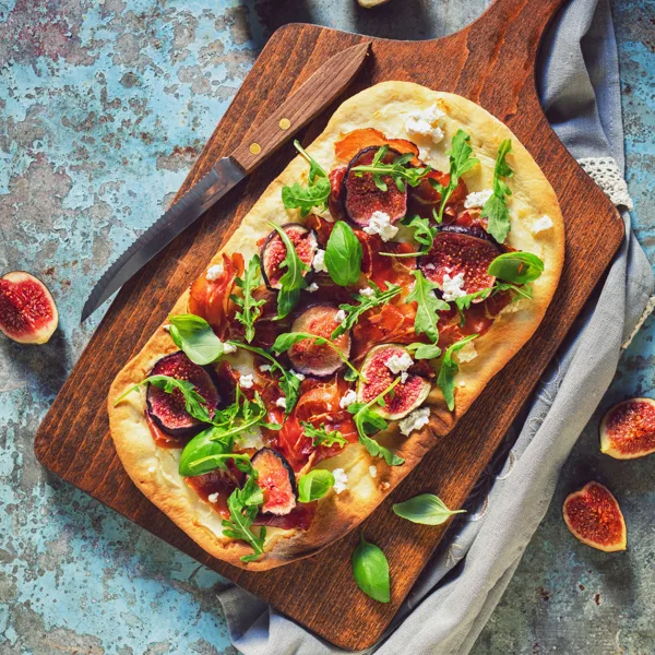 La douce merveille : pizza aux oignons caramélisés et chèvre