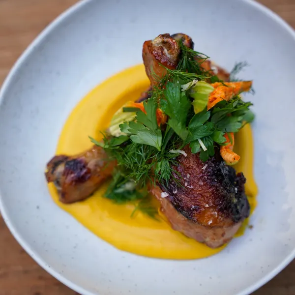 Pilons de poulet laqués au gingembre du Québec et purée de carottes