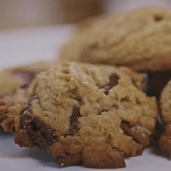 Biscuits moelleux, miso et chocolat