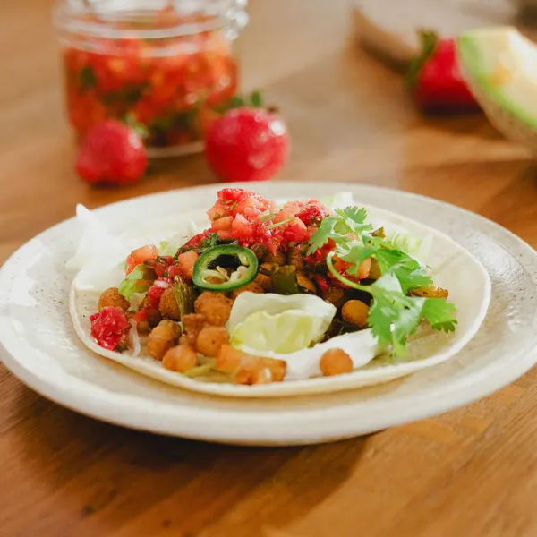 Tacos de pois chiches et salsa de fraises et melon