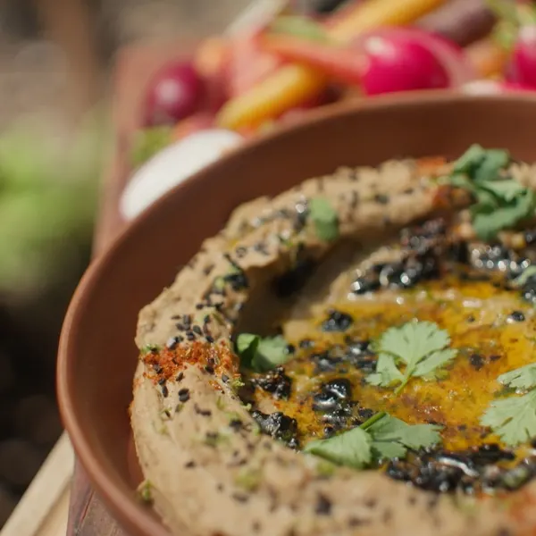 Houmous à l’ail noir