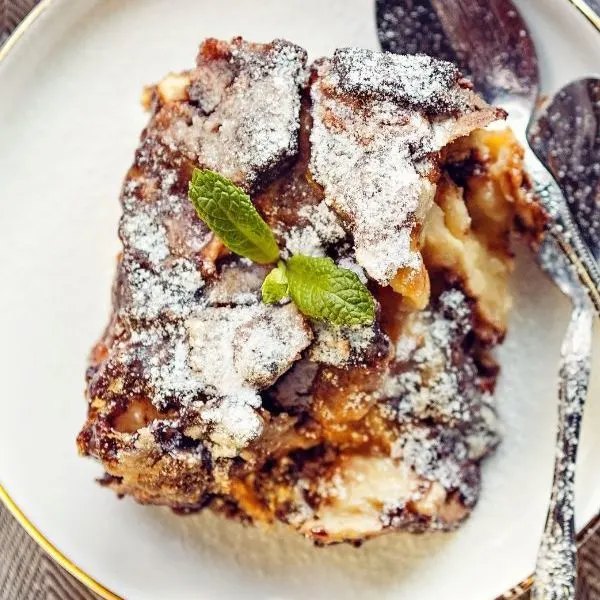 Pouding au pain chocolaté et compote de banane